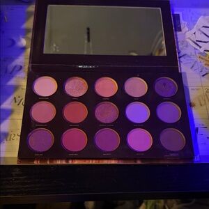 Hipdot Zion Vibrant Eyeshadow Palette with Mirror